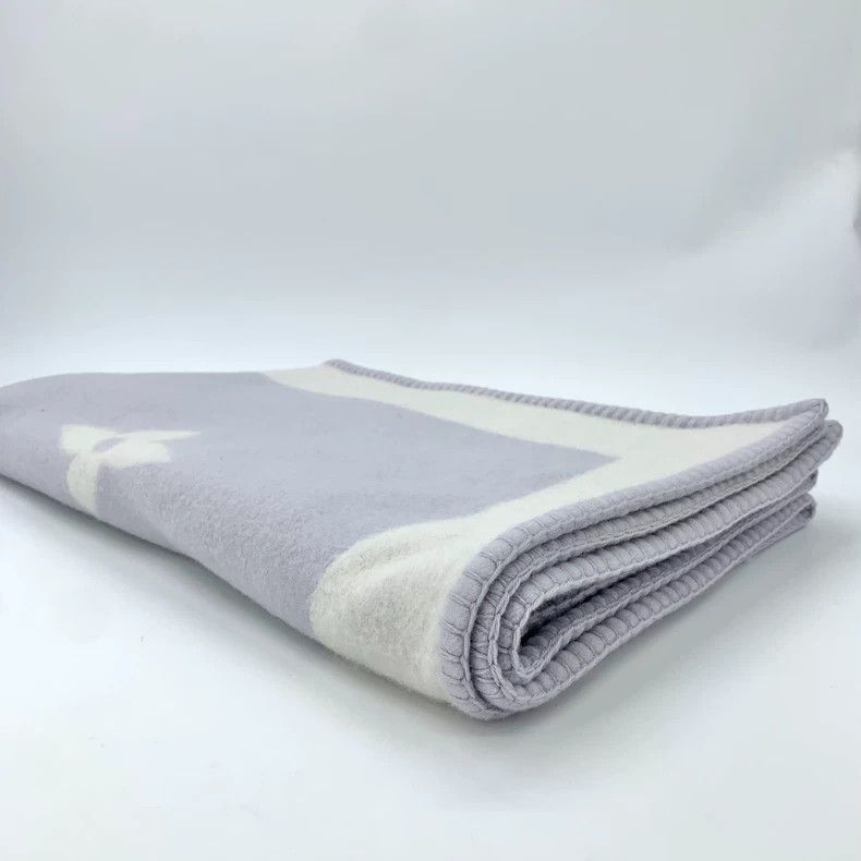 Louis Vuitton Louis Vuitton Light purple logo presbyopic full print shee Size ONE SIZE - 2 Thumbnail