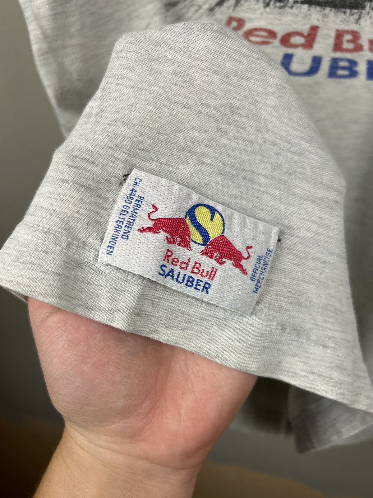 Red Bull Vintage 90s Red Bull Sauber Petronas T shirt Racing Size US L / EU 52-54 / 3 - 9 Thumbnail