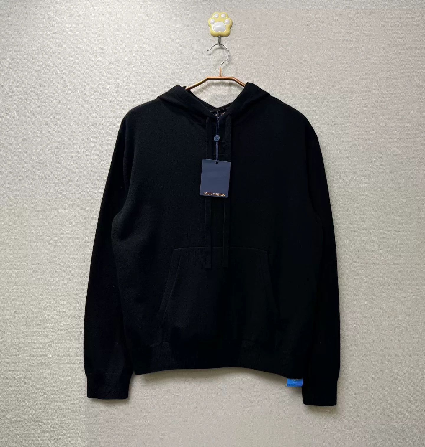 Louis Vuitton Louis Vuitton Black Embossed Logo Hoodie S Size US S / EU 44-46 / 1 - 1 Thumbnail