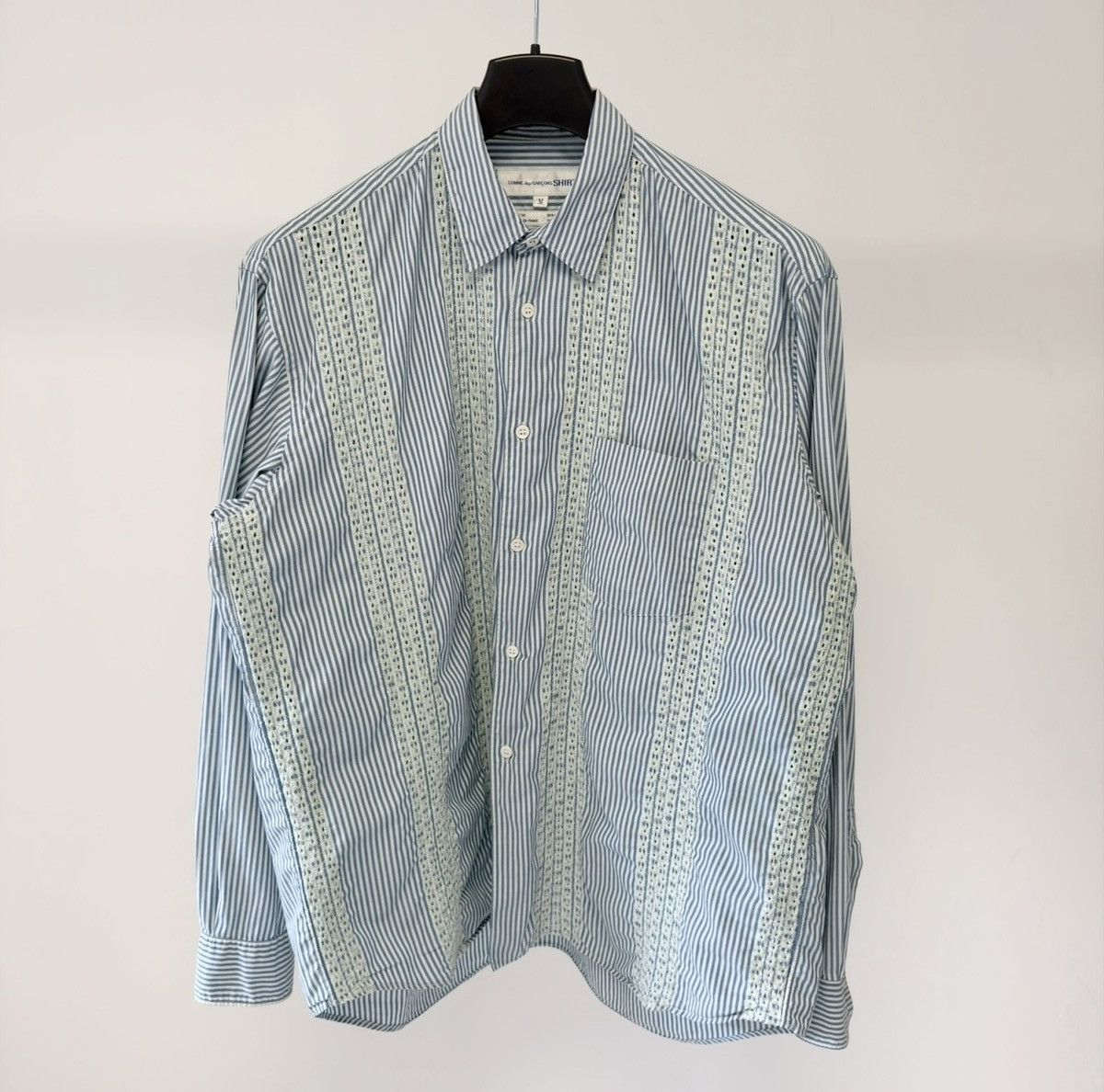 Comme des Garcons ‘Embroidered Stripe’ White/Blue Stripe Shirt Size US L / EU 52-54 / 3 - 1 Thumbnail