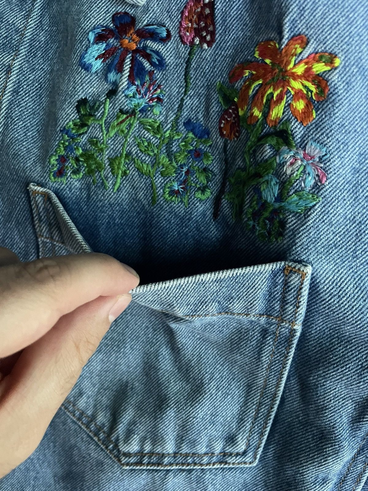 Louis Vuitton Louis Vuitton Floral Embroidered Denim Jacket Size US M / EU 48-50 / 2 - 8 Thumbnail