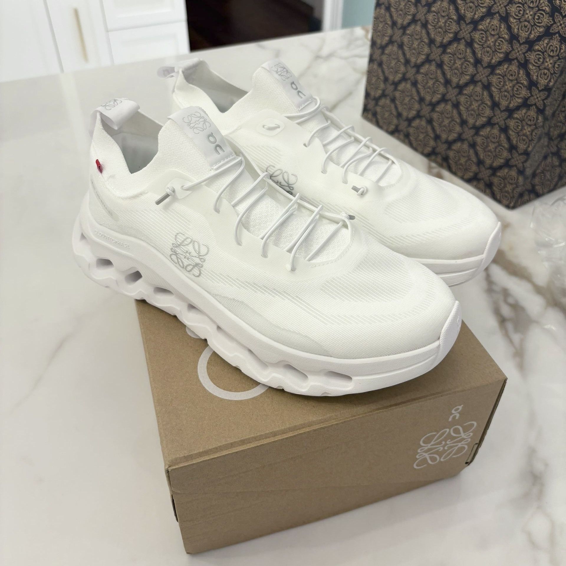 Loewe × On On Running Cloudtilt LOEWE All White Size US 8.5 / EU 41-42 - 2 Thumbnail