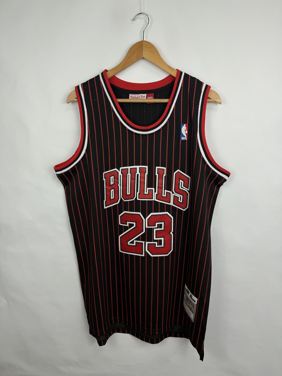 Mitchell & Ness 🇺🇸 Jordan 23 Chicago Bulls Mitchell & Ness Hardwood Classics Size US XL / EU 56 / 4 - 3 Thumbnail
