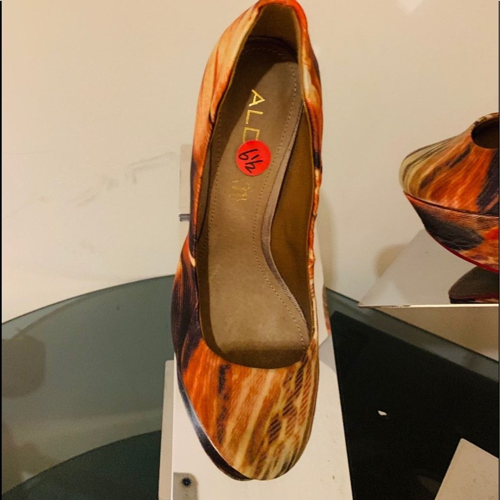 Aldo 💲💲SALE💲💲 Aldo red and printed fabric size 6.5 Size US 6.5 / IT 36.5 - 2 Thumbnail