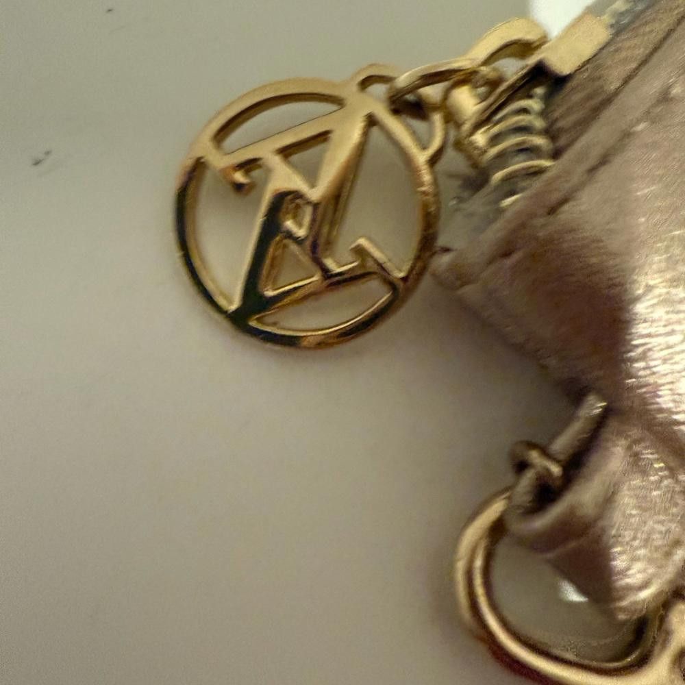 Designer Adrienne Vittadini Gold Charging Wristlet Clutch Powerbank Size ONE SIZE - 8 Thumbnail