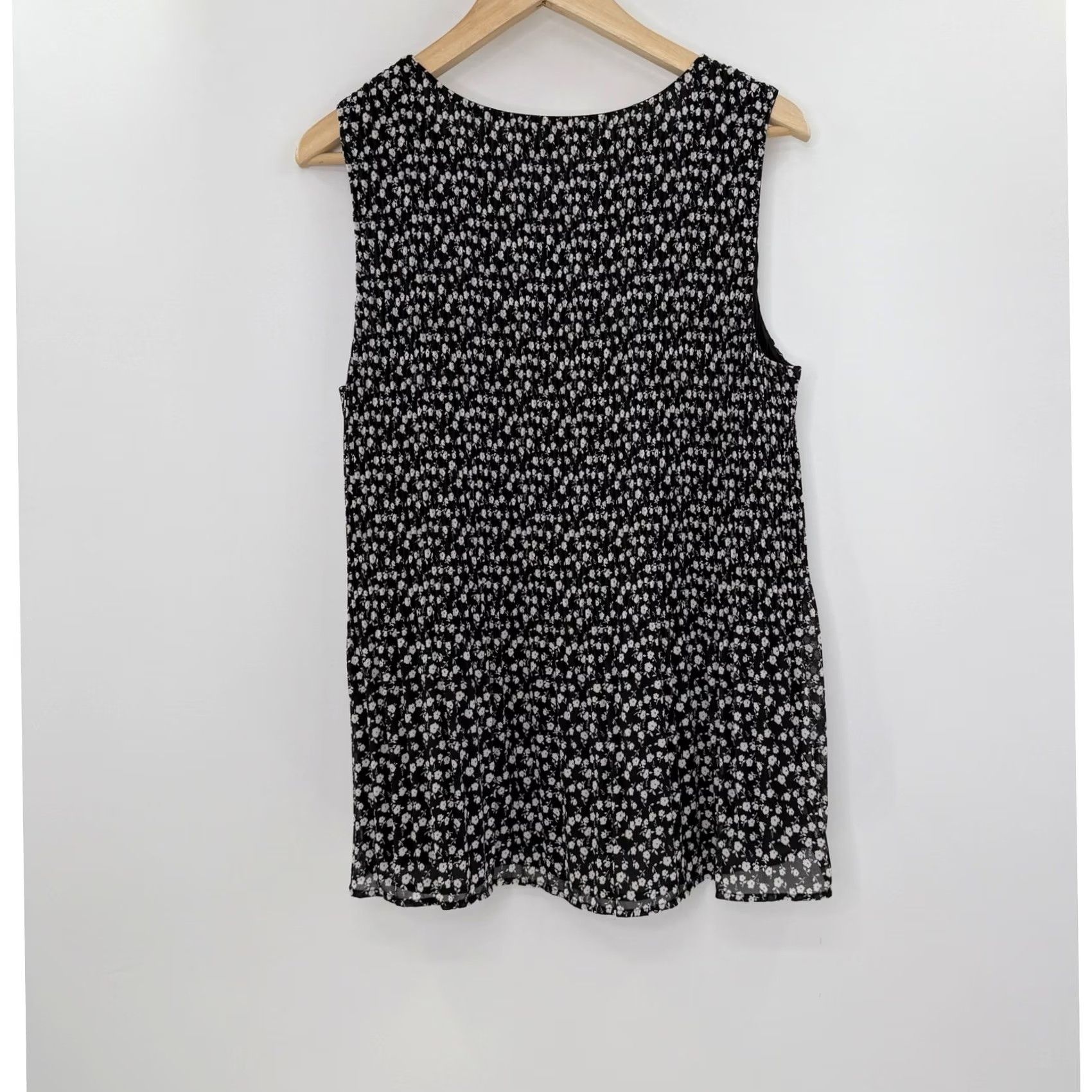 Vintage Pleione Blouse Womens Sz M Black Floral Pleated Sleeveless Office Preppy Boho Size M / US 6-8 / IT 42-44 - 2 Thumbnail