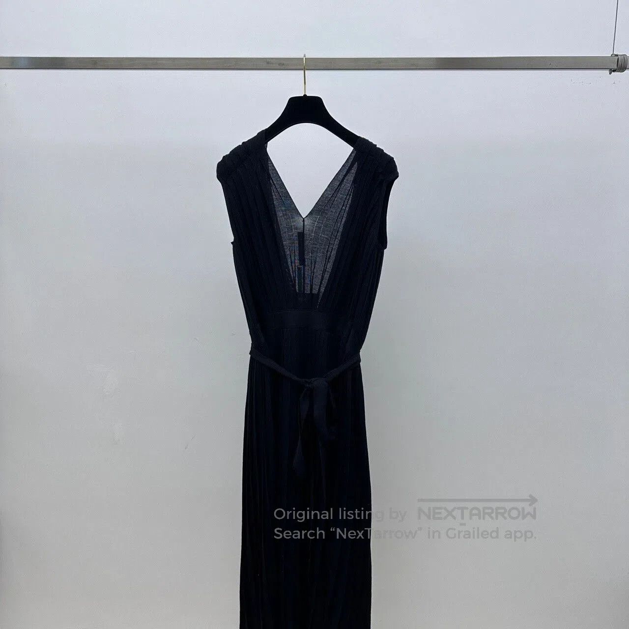 Dior dior deep v sleeveless dress 34 size. Size US 34 / EU 50 - 2 Thumbnail