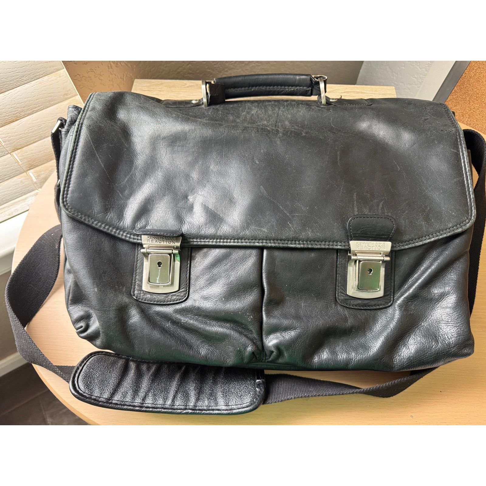 Kenneth Cole Reaction Black Leather Messenger Bag  Lockable, Men's