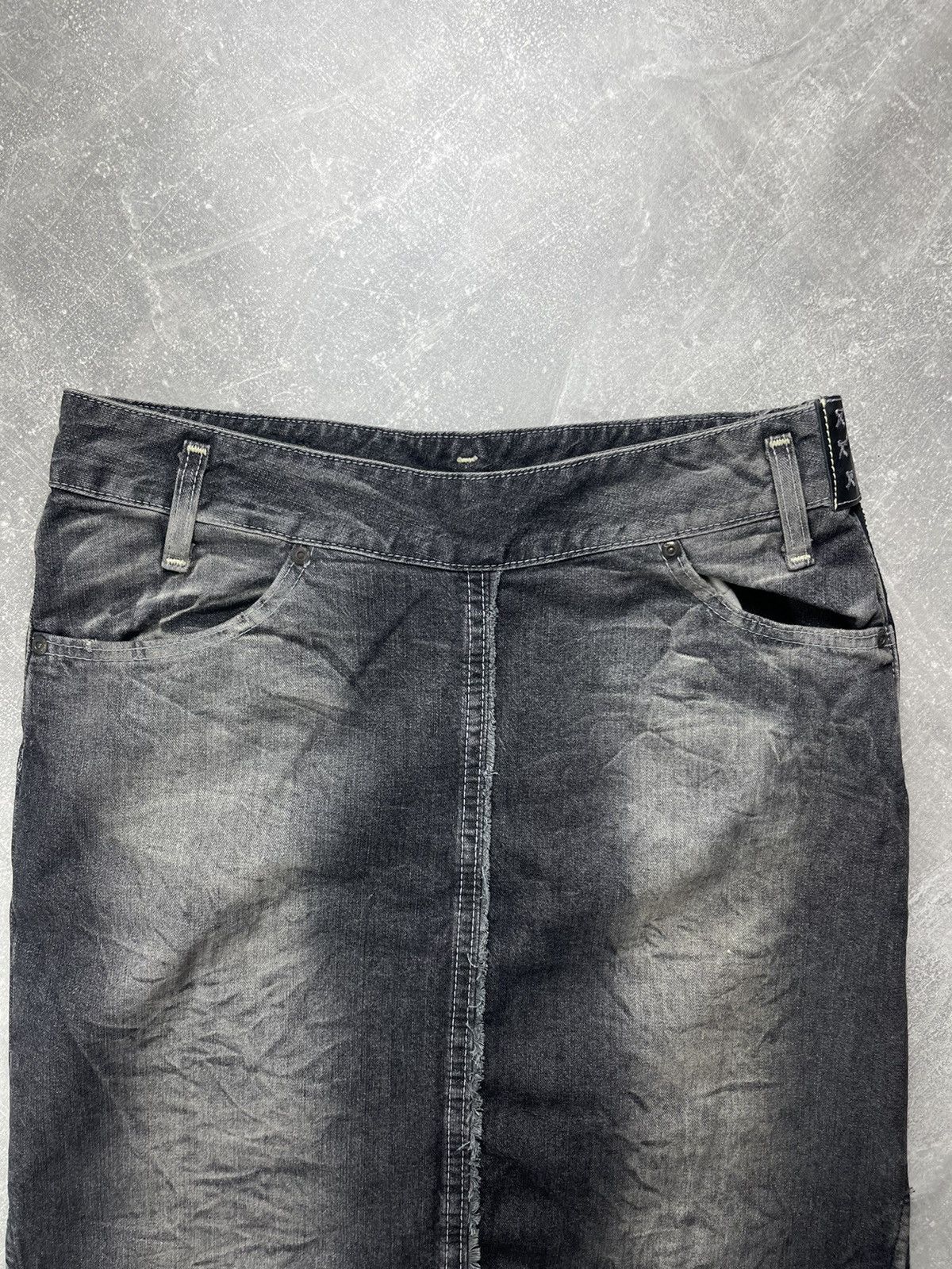 Lee Y2K Lee Black Denim Leather Details Maxi Skirt Vintage Size 32" / US 10 / IT 46 - 9 Thumbnail