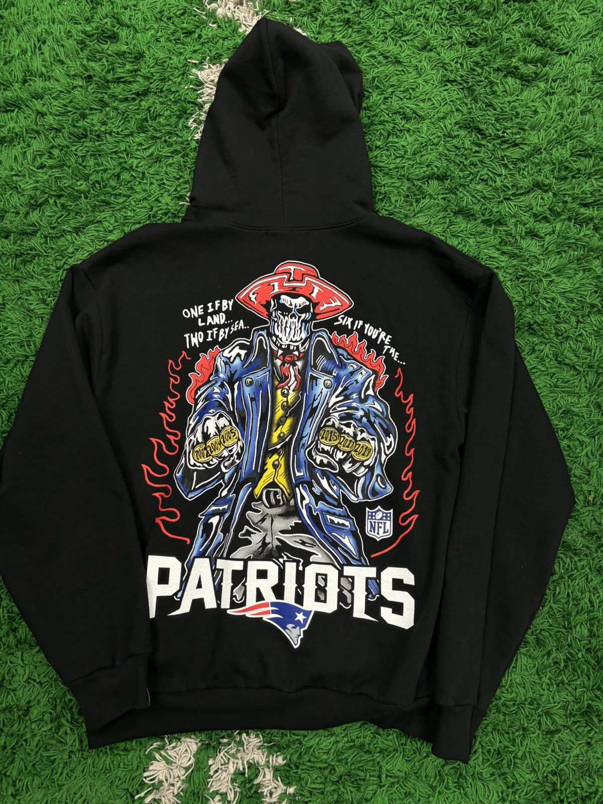 image of Nfl Patriots Hoodie Large in Black, Men's