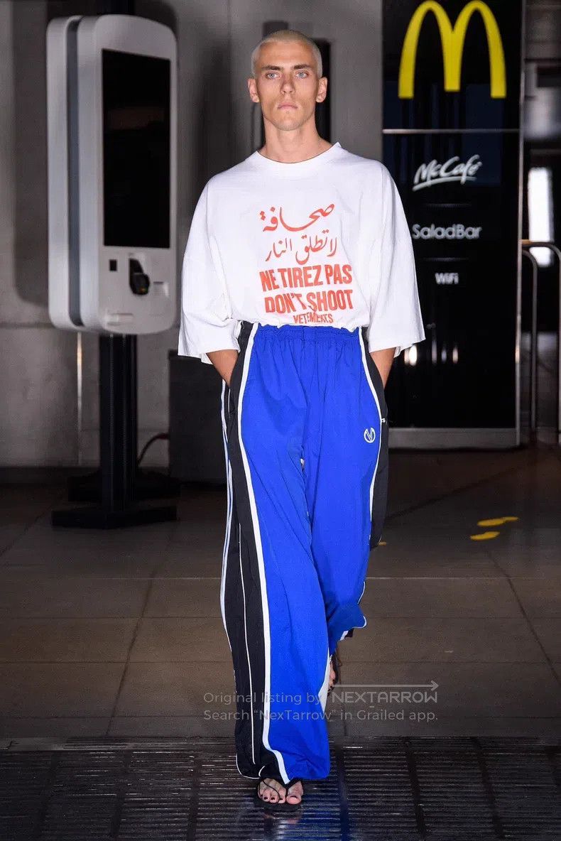 Vetements Vetements Slogan Short Sleeve Size US M / EU 48-50 / 2 - 9 Thumbnail