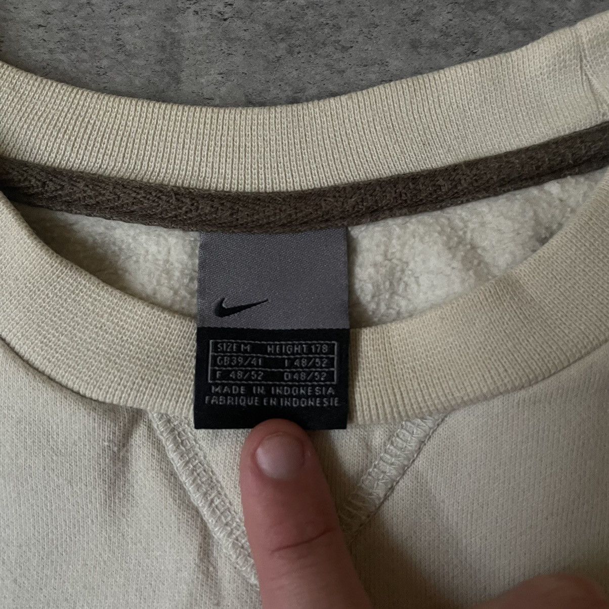 Nike × Nike ACG × Vintage Vintage Nike 90s Begie Central Logo Hoodie Size US M / EU 48-50 / 2 - 3 Thumbnail