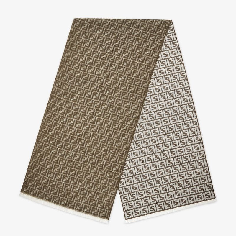 o1s1wg111125 Size:OS/ Scarf in Green