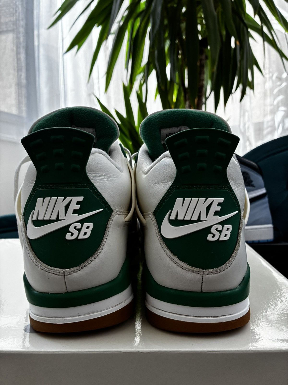 Jordan Brand Jordan 4 SB Pine Green Size US 10 / EU 43 - 2 Thumbnail