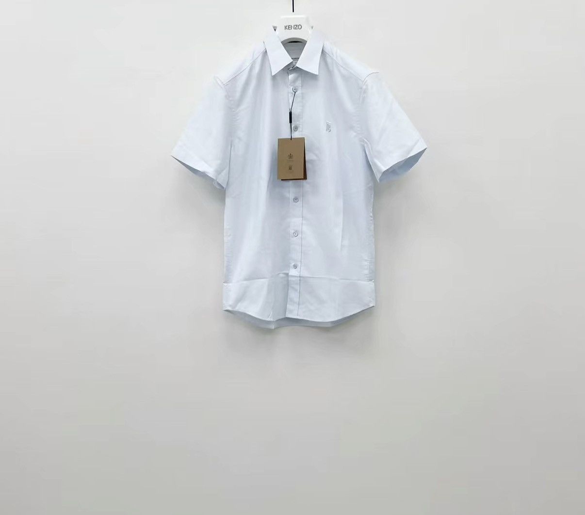 Burberry BURBERRY 100% Cotton Embroidered Short Sleeve Shirt J30 Size US L / EU 52-54 / 3 - 1 Thumbnail