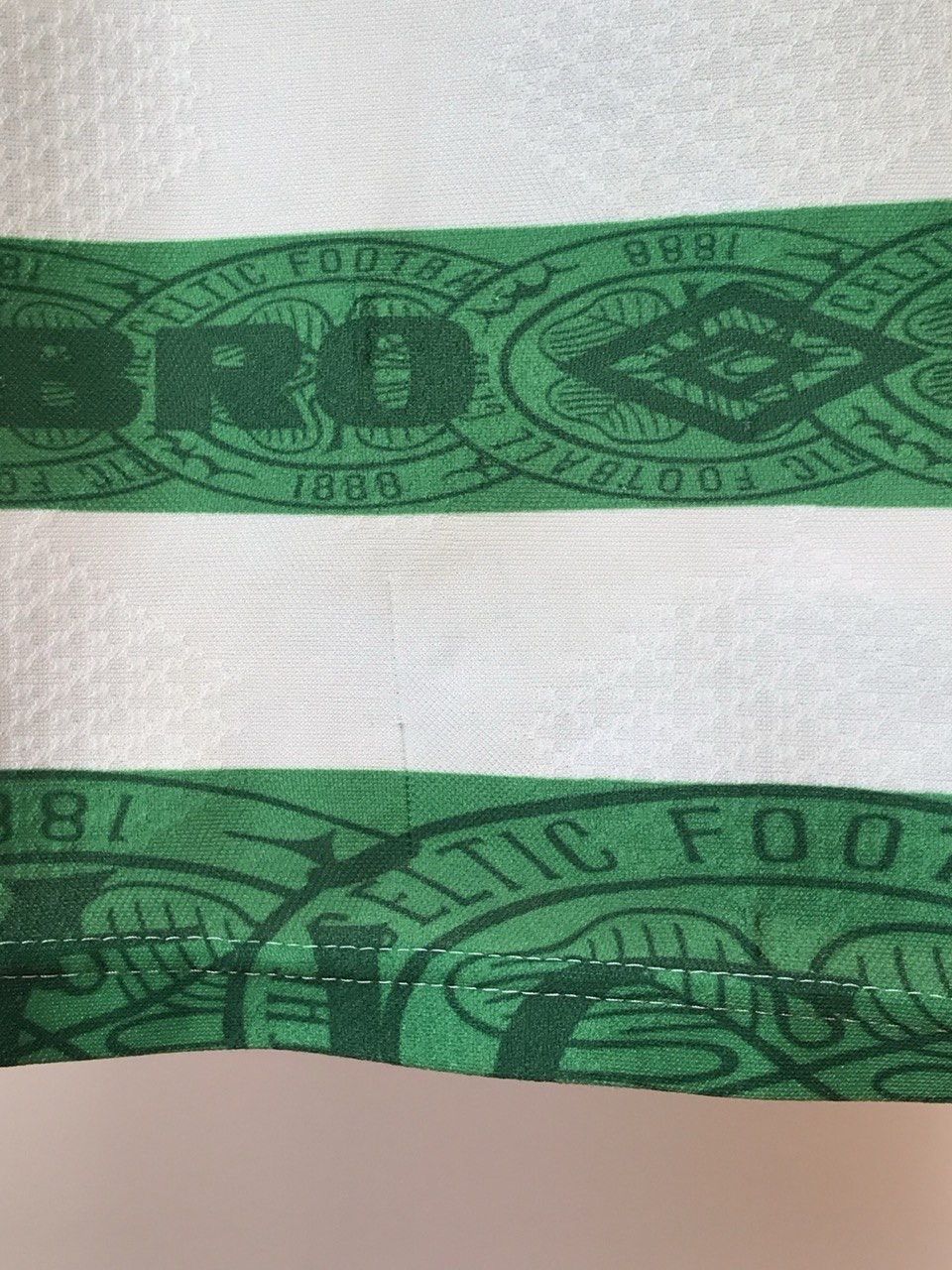 Umbro Vintage 1990s Umbro Celtic FC Retro Football Shirt Jersey Size US XL / EU 56 / 4 - 13 Thumbnail