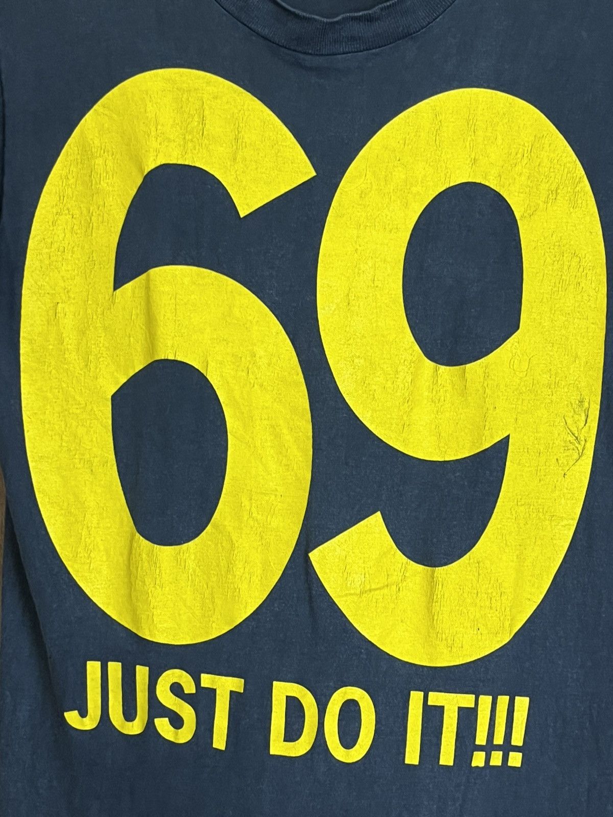 Band Tees NICE🔥BRYAN ADAMS 69 JUST DO IT TOUR BAND TEE SHIRT Size US S / EU 44-46 / 1 - 3 Thumbnail