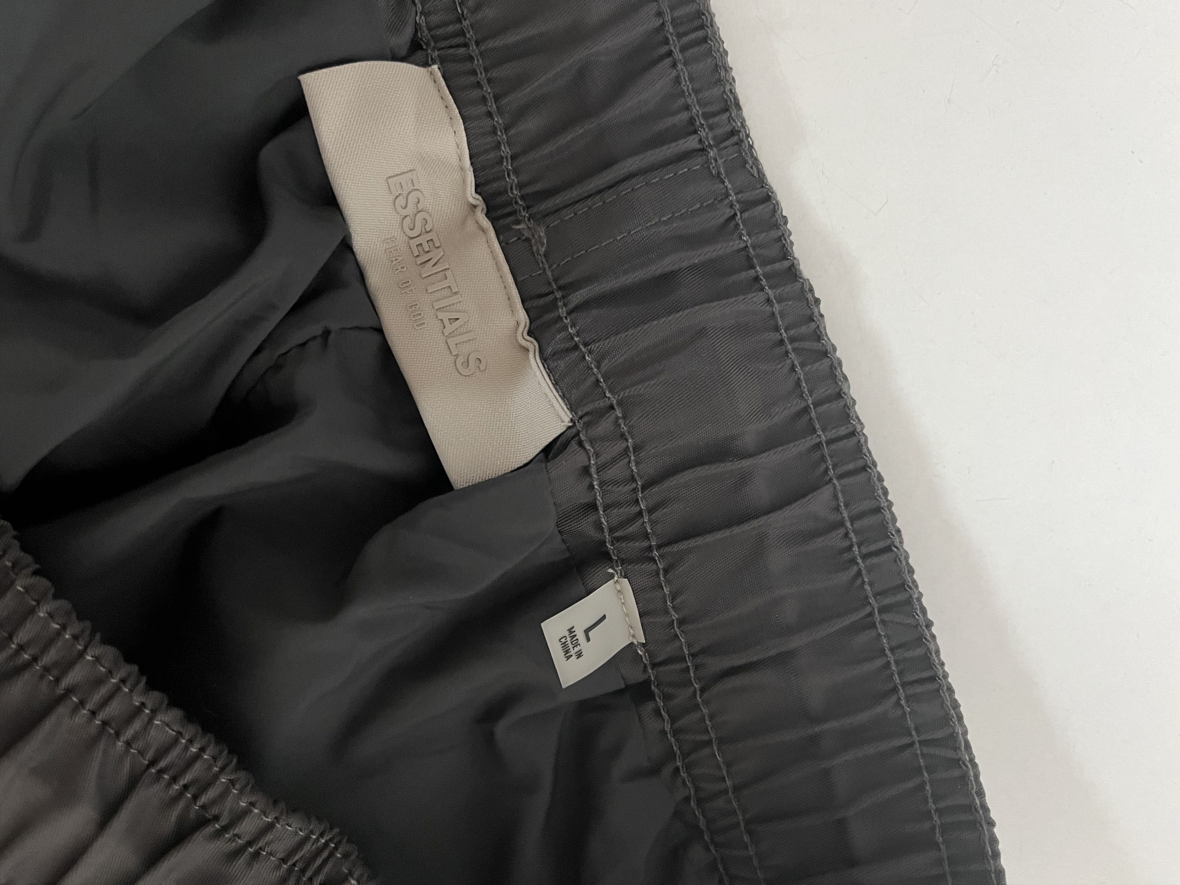 Fear of God FEAR OF GOD ESSENTIALS Gray Polyester Drawstring Shorts Size US 34 / EU 50 - 4 Thumbnail