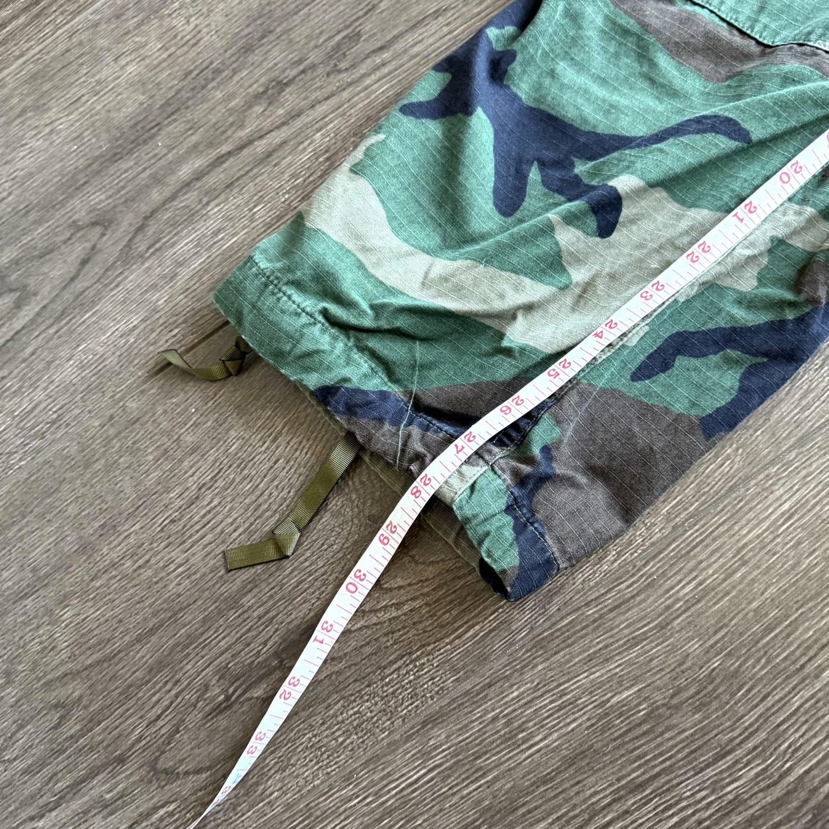 Vintage Y2K Baggy Army Camo Cargo Pants Mens 30x28 Woodland BDU Waist Tabs Hem Ties Size US 29 - 6 Thumbnail