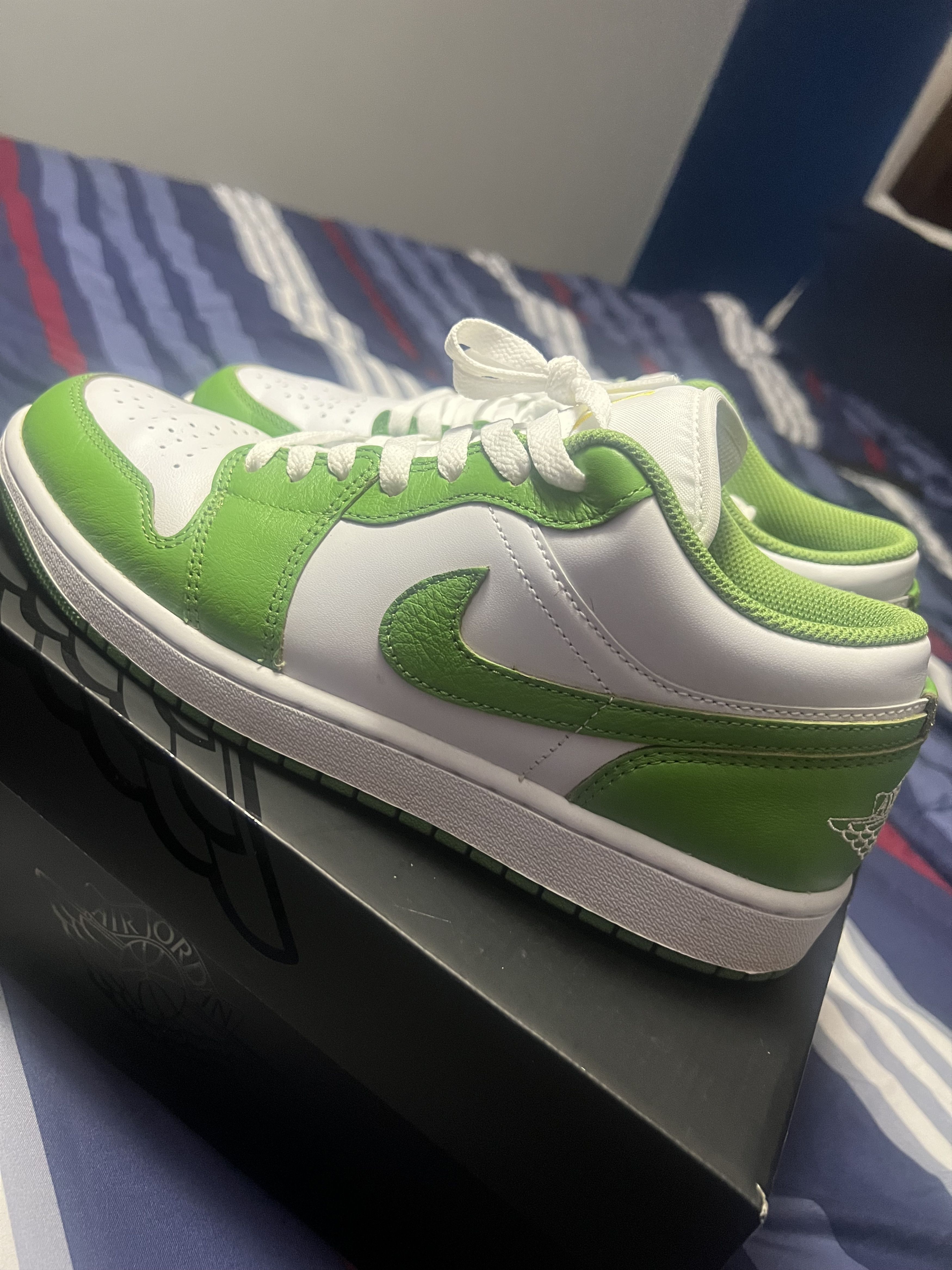 Jordan Brand Jordan 1 Low Chlorophyll Size US 9.5 / EU 42-43 - 1 Thumbnail