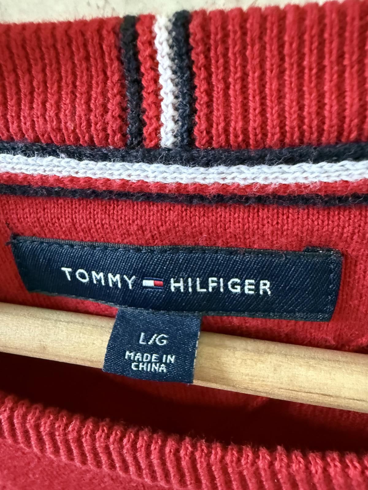 Tommy Hilfiger Tommy Hilfiger Men's Red Crew Neck Sweater Large Size US L / EU 52-54 / 3 - 3 Thumbnail