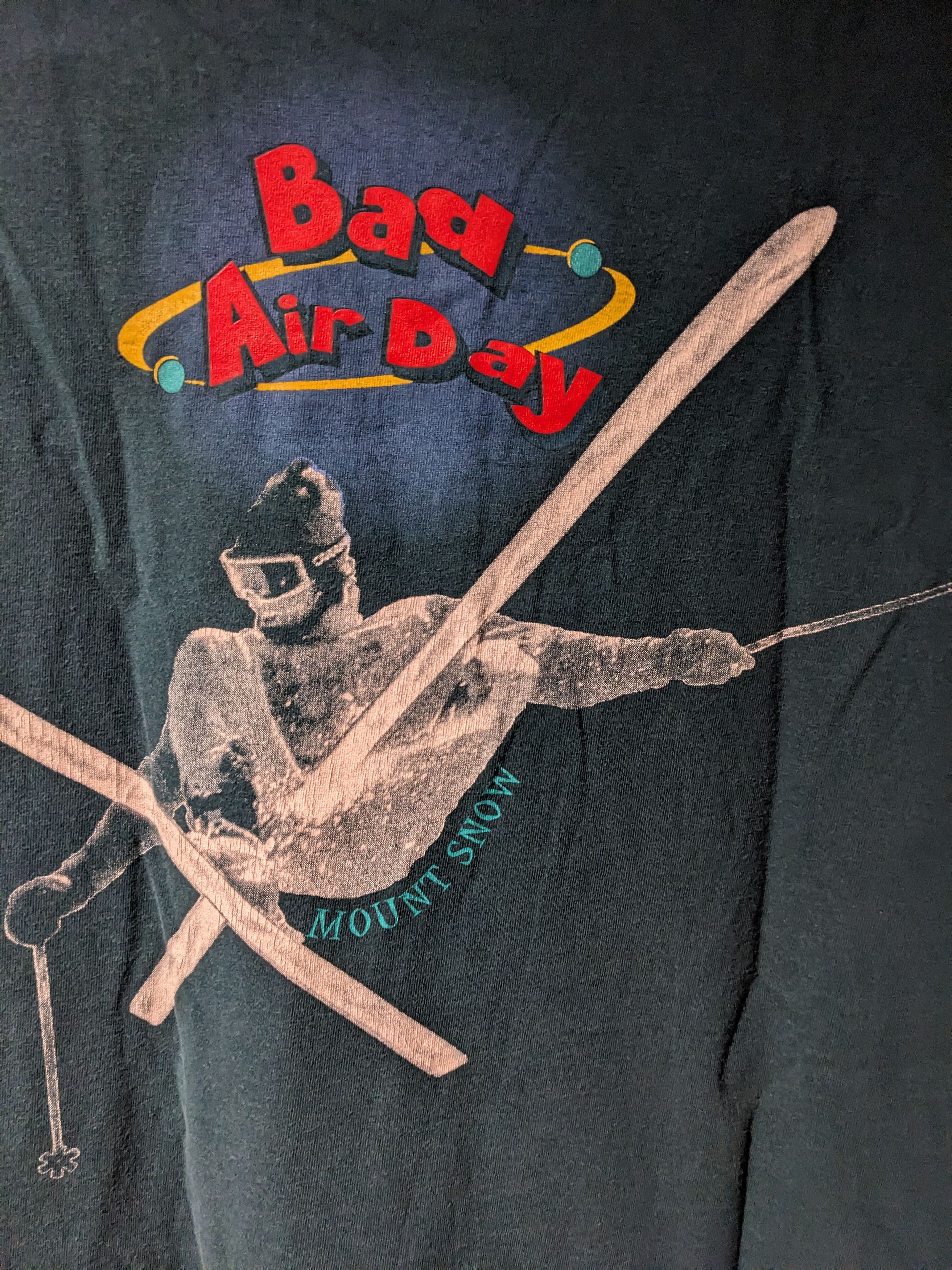 Vintage Vintage 90s Bad Air Day Mount Snow Ski Long-Sleeve T-Shirt Size US XXL / EU 58 / 5 - 2 Thumbnail