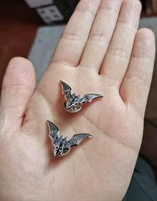 MLB 2Pcs Bat Enamel Pin Brooches Size ONE SIZE - 7 Thumbnail