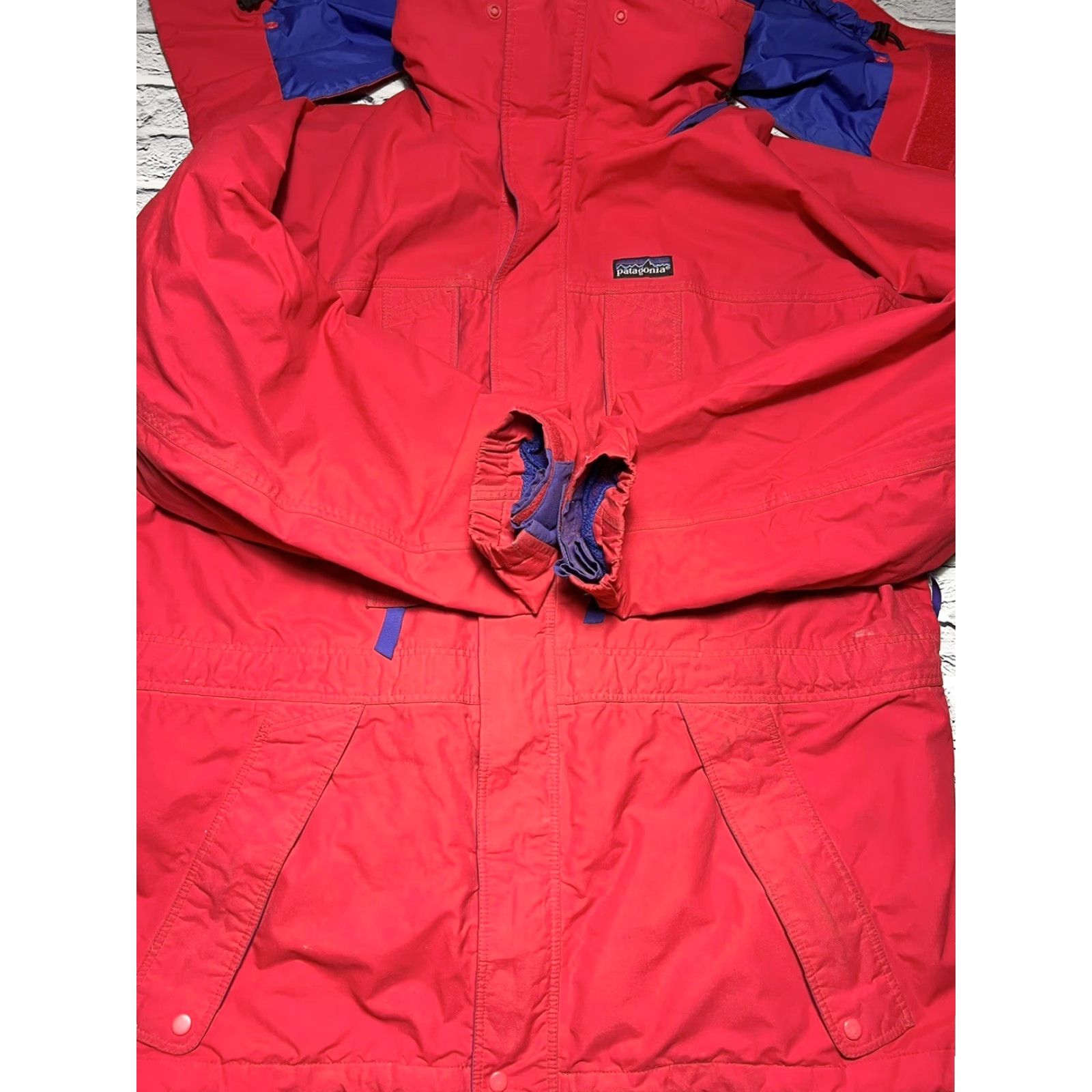 Patagonia Patagonia Jacket Windbreaker Red Full Zip M Men Message: Removable Hood at 30.5” Length Size US M / EU 48-50 / 2 - 3 Thumbnail