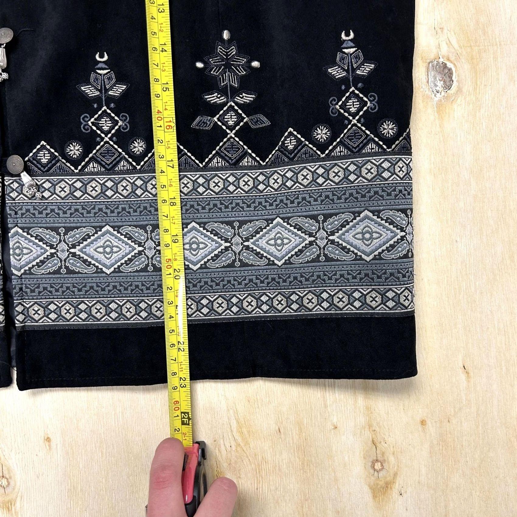 Vintage Vintage White Stag Vest Womens XL Black Embroidered Button Up Lined Geometric Size XL / US 12-14 / IT 48-50 - 4 Thumbnail