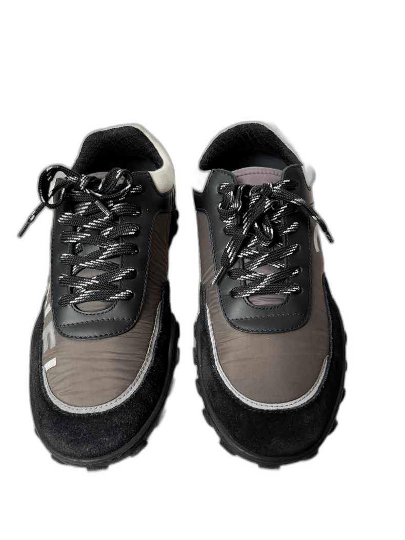 Chanel Chanel Sneakers Size 36.5, Worn 3 Times -2505 Size US 6 / IT 36 - 1 Thumbnail