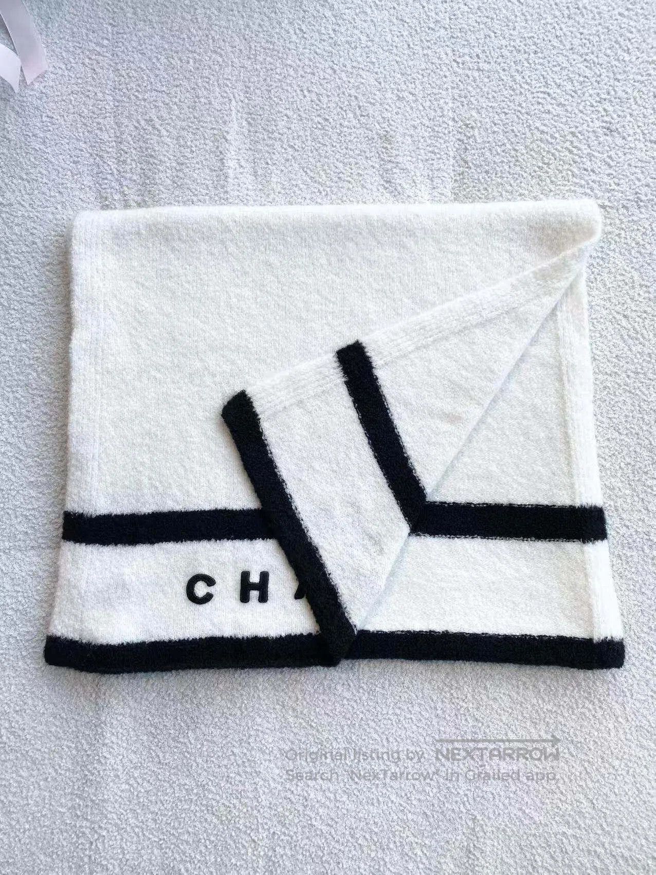 Chanel Chanel 24k black and white cashmere scarf| Size ONE SIZE - 2 Thumbnail