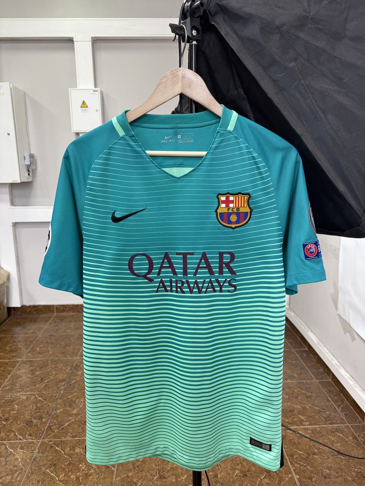 Nike 🇪🇸 2016 Jordi Alba #18 Barcelona Nike Soccer Away Jersey UCL Size US M / EU 48-50 / 2 - 2 Thumbnail