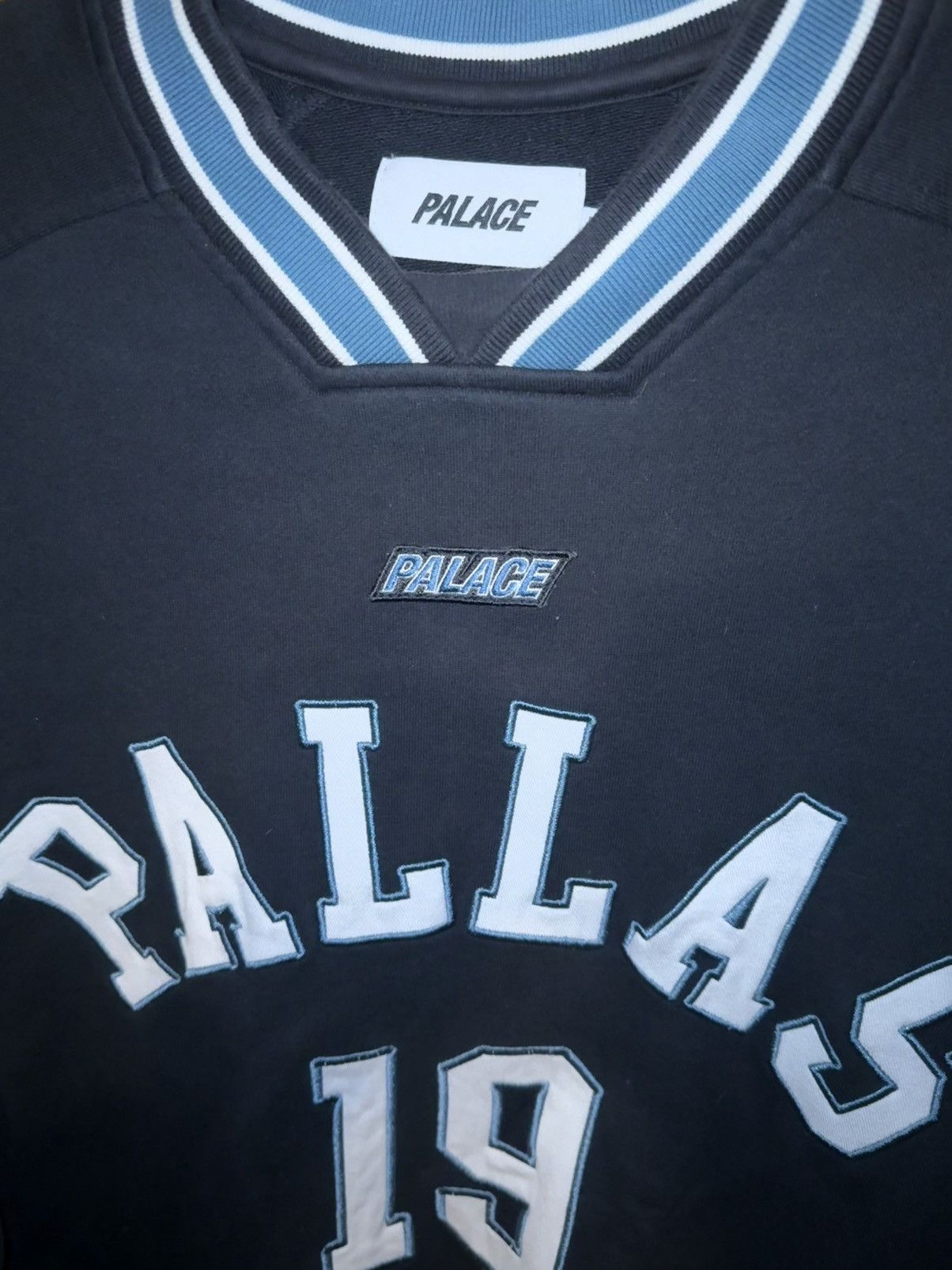 Palace Navy Palace Crewneck Size L Size US L / EU 52-54 / 3 - 3 Thumbnail