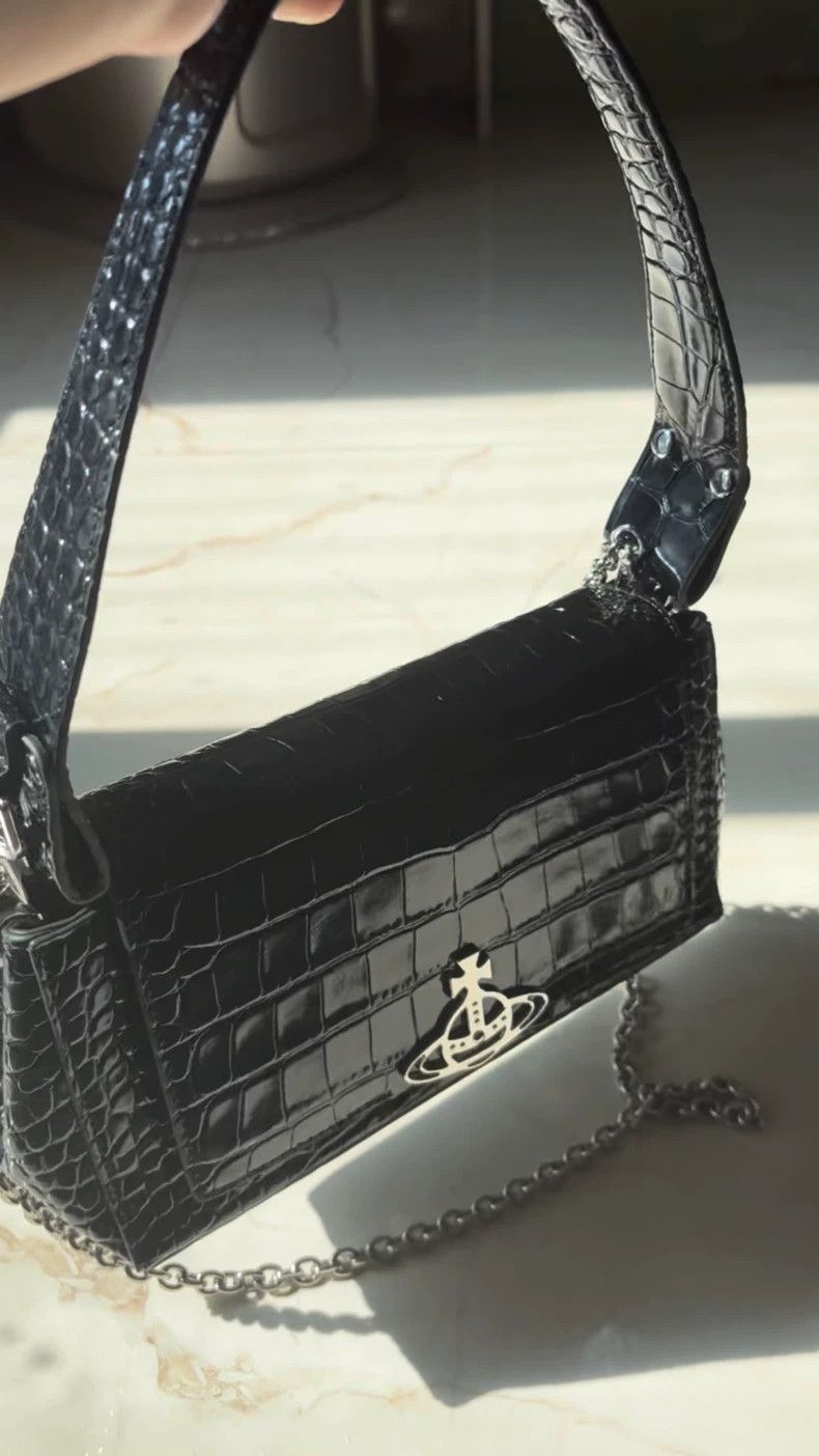 Vivienne Westwood vivienne westwood size os Black crocodile pattern underarm Size ONE SIZE - 1 Thumbnail