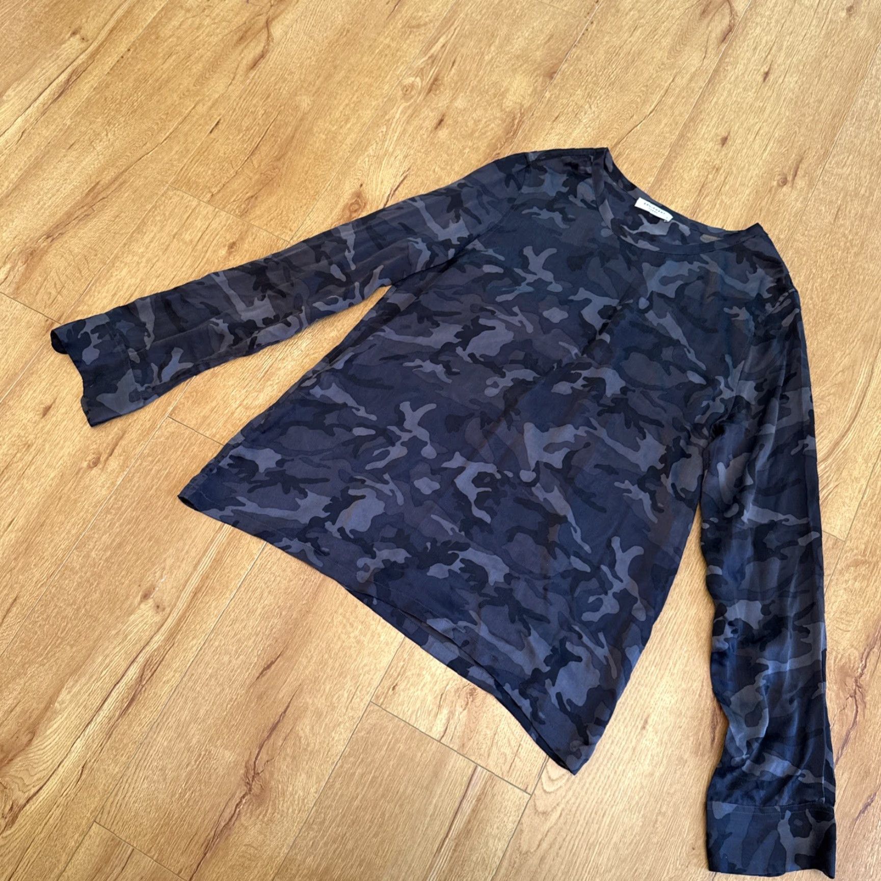 Equipment Equipment Femme 100% Silk Button Up Blouse Womens L Camo Print Quiet Luxury Clothing Shirt Size L / US 10 / IT 46 - 2 Thumbnail