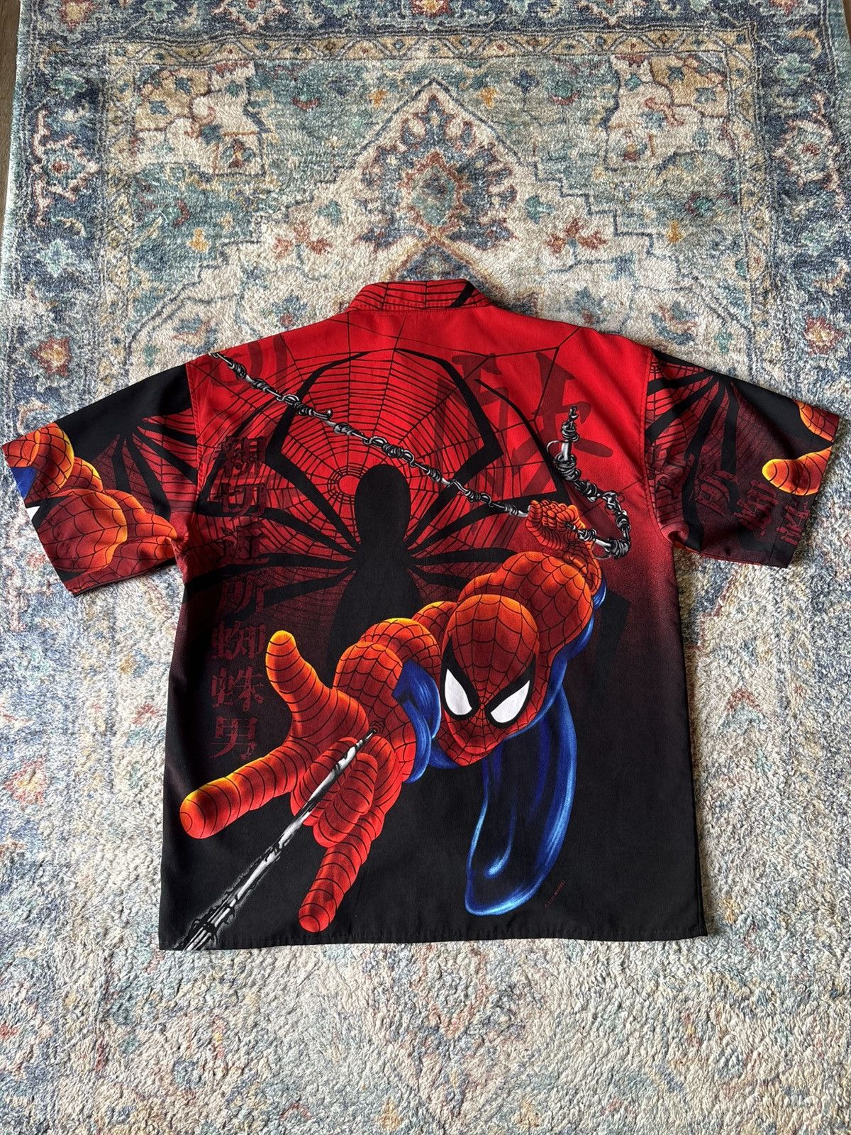 Vintage Vintage Spider-Man All Over Print Button-up Shirt Size XL Size US XL / EU 56 / 4 - 2 Thumbnail
