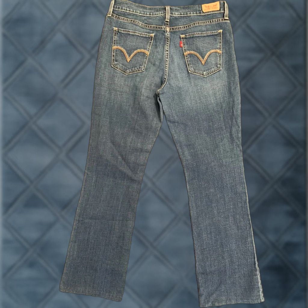 Levi's Levi's Jeans Boot Cut Womens Size 6 Regular Denim Dark Wash Stretch 29 Inseam Blue 515 Size 28" / US 6 / IT 42 - 1 Thumbnail