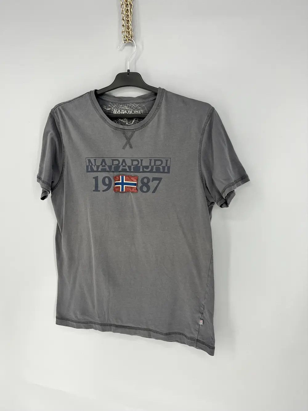 Vintage Vintage Napapijri Geographic Designer Fashion Style Shirt Size US L / EU 52-54 / 3 - 3 Thumbnail