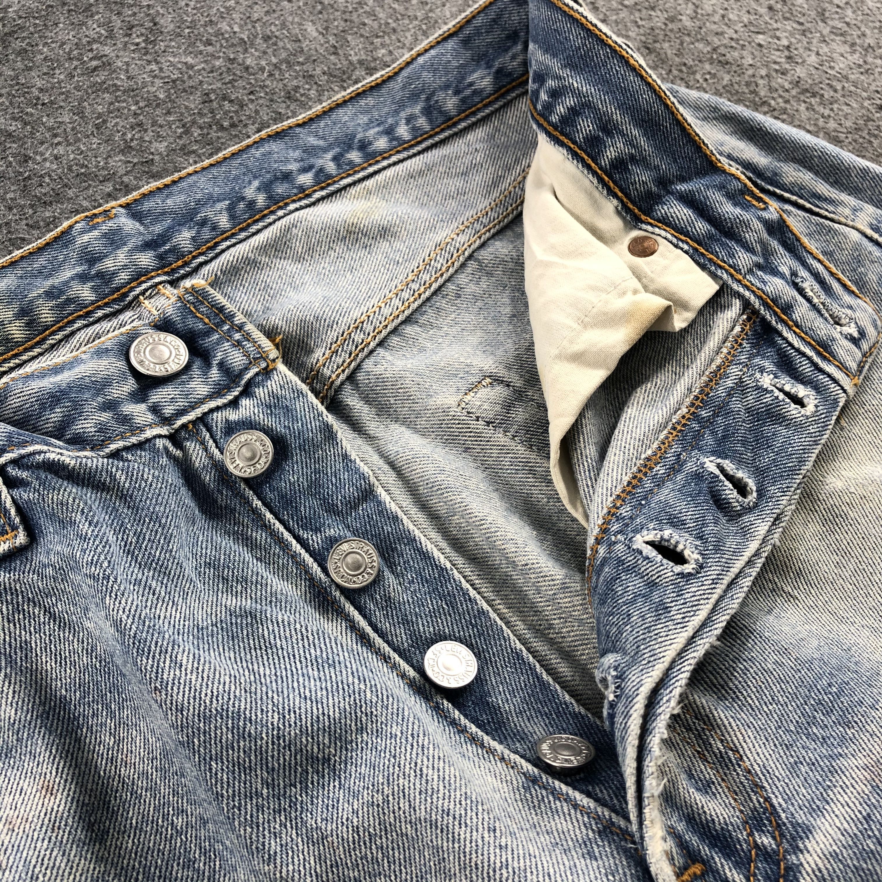 Levi's Vintage 90s Dirty Ripped Light Wash Levis 501 Jeans-JM922 Size US 30 / EU 46 - 8 Thumbnail