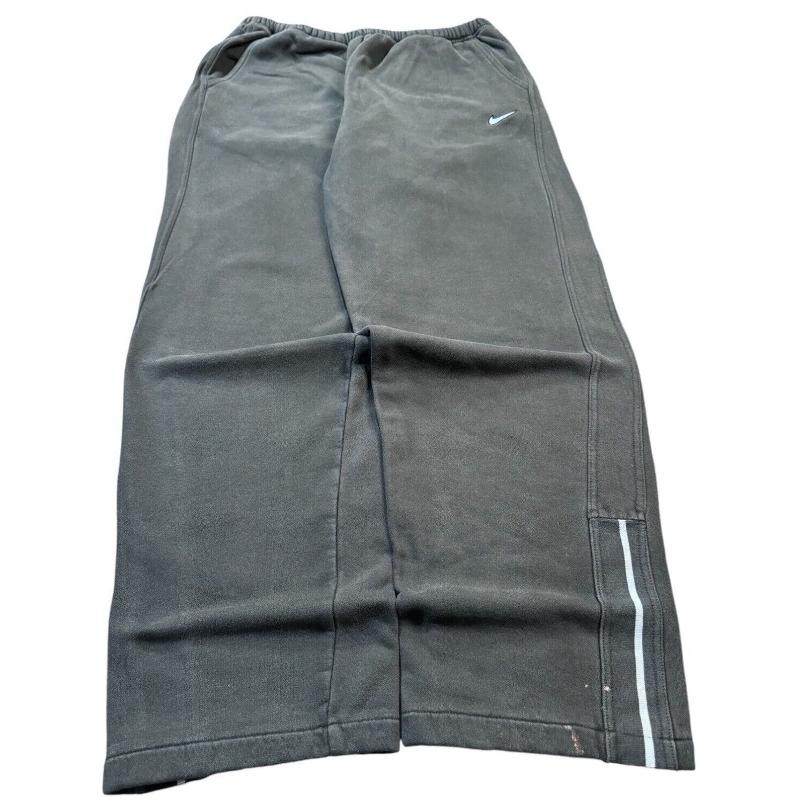 Nike Vintage Y2k Nike Large Baggy Skater ( STAINS/ FLAWS ) Size US 38 / EU 54 - 1 Thumbnail