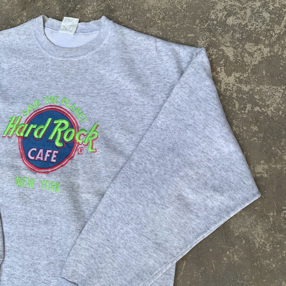 Hard Rock Cafe × Vintage Vintage 90s Hard Rock Cafe NewYork Crewneck Embroidered Logo Size US M / EU 48-50 / 2 - 6 Thumbnail