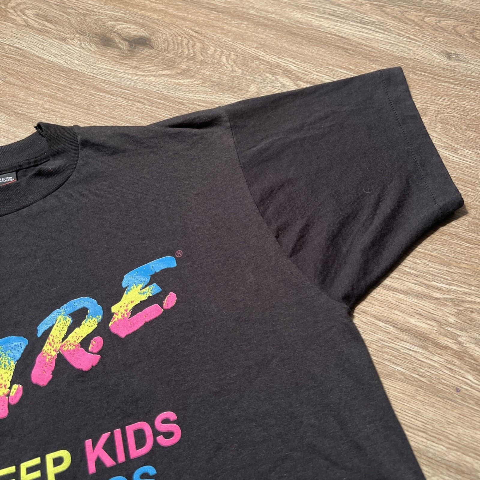 &SONS VTG 80s D.A.R.E. T-Shirt L Neon Rainbow Dare USA Single Size US L / EU 52-54 / 3 - 5 Thumbnail
