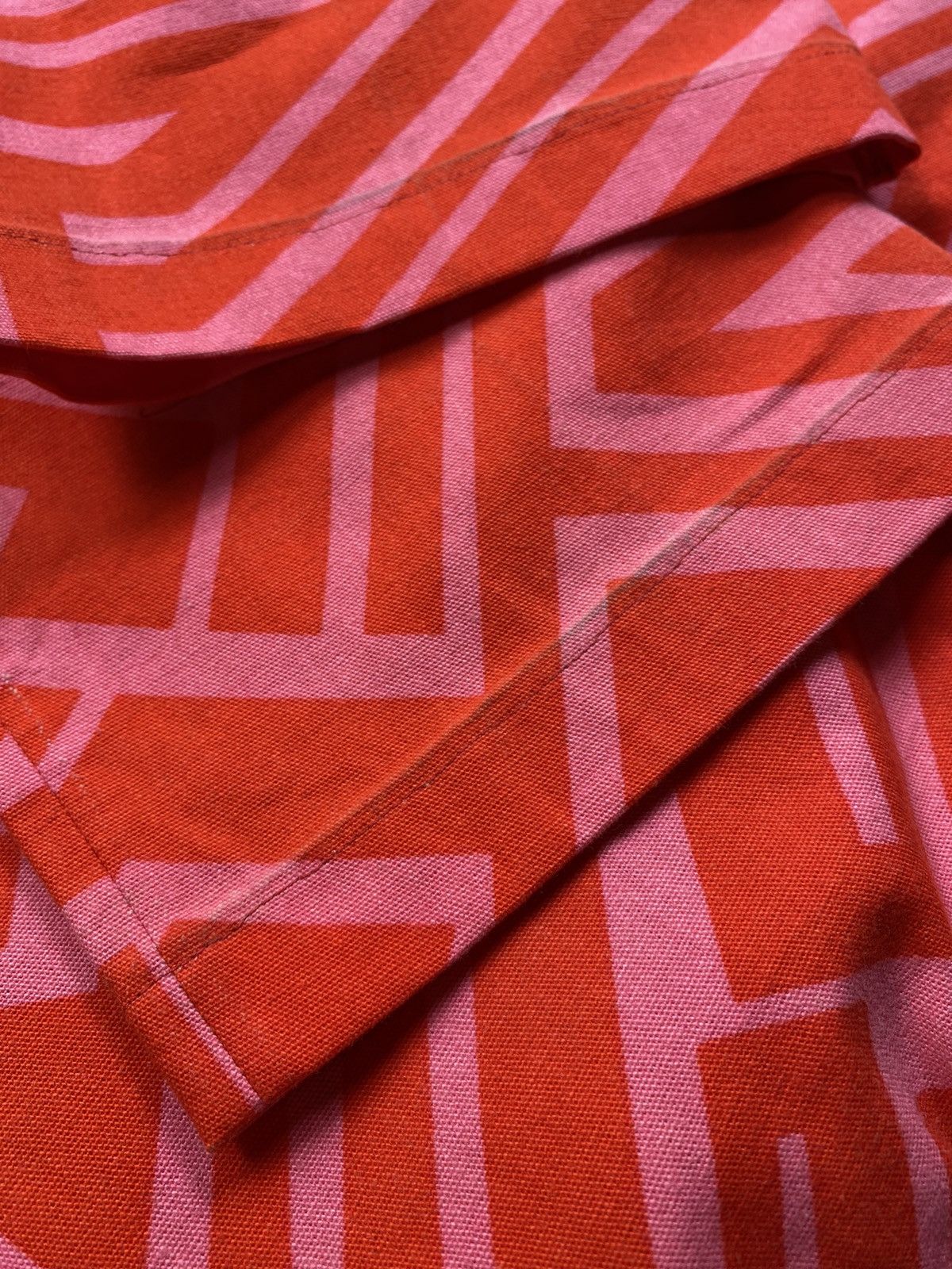 Gucci Gucci red casual pants with pink geometric pattern Size 27" / US 4 / IT 40 - 20 Thumbnail