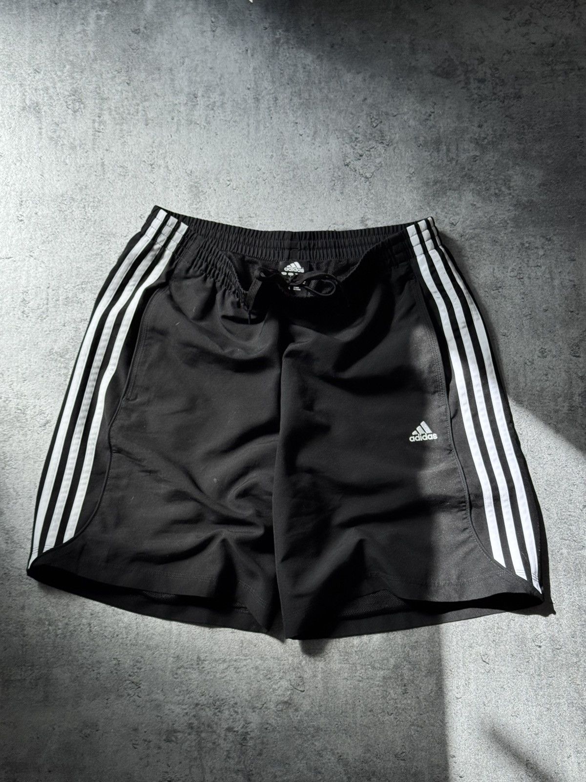 Adidas × Vintage Vintage Y2K Adidas Pinterest Shorts Streetwear 90s Size US 32 / EU 48 - 4 Thumbnail