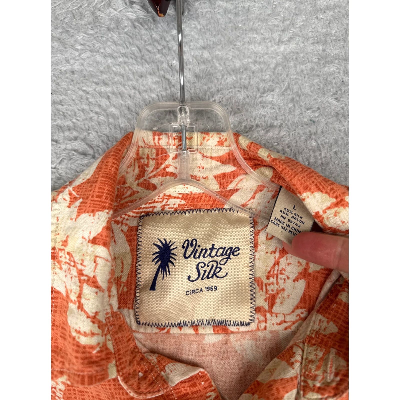 Vintage VINTAGE Vintage Silk Shirt Men Large Orange Floral Silk Blend Button Up Hawaiian Beach Shirt MENS Size US L / EU 52-54 / 3 - 7 Thumbnail