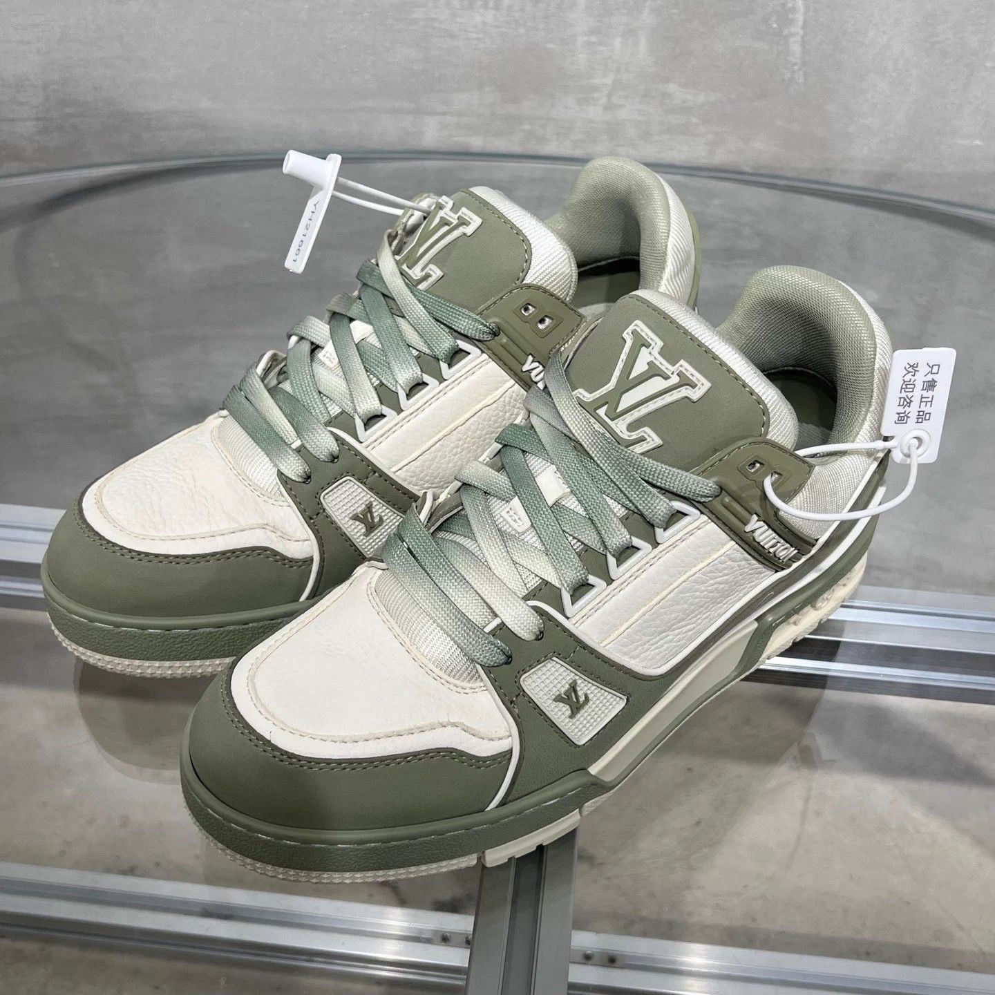 Louis Vuitton LV Trainer white green UK4 38 Size US 8 / IT 38 - 2 Thumbnail