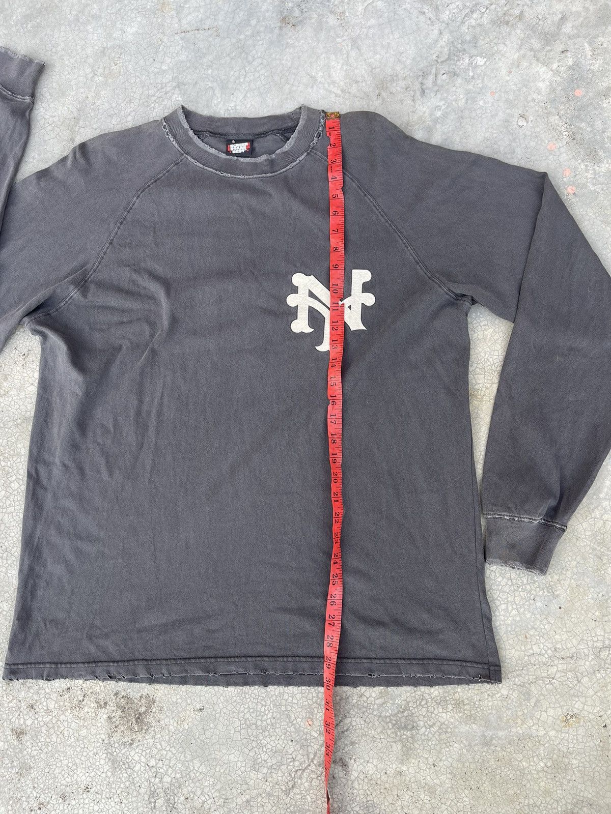 New York Yankees New York Yankees LS Shirt L fit XL Distressed Sun Faded Size US XL / EU 56 / 4 - 11 Thumbnail