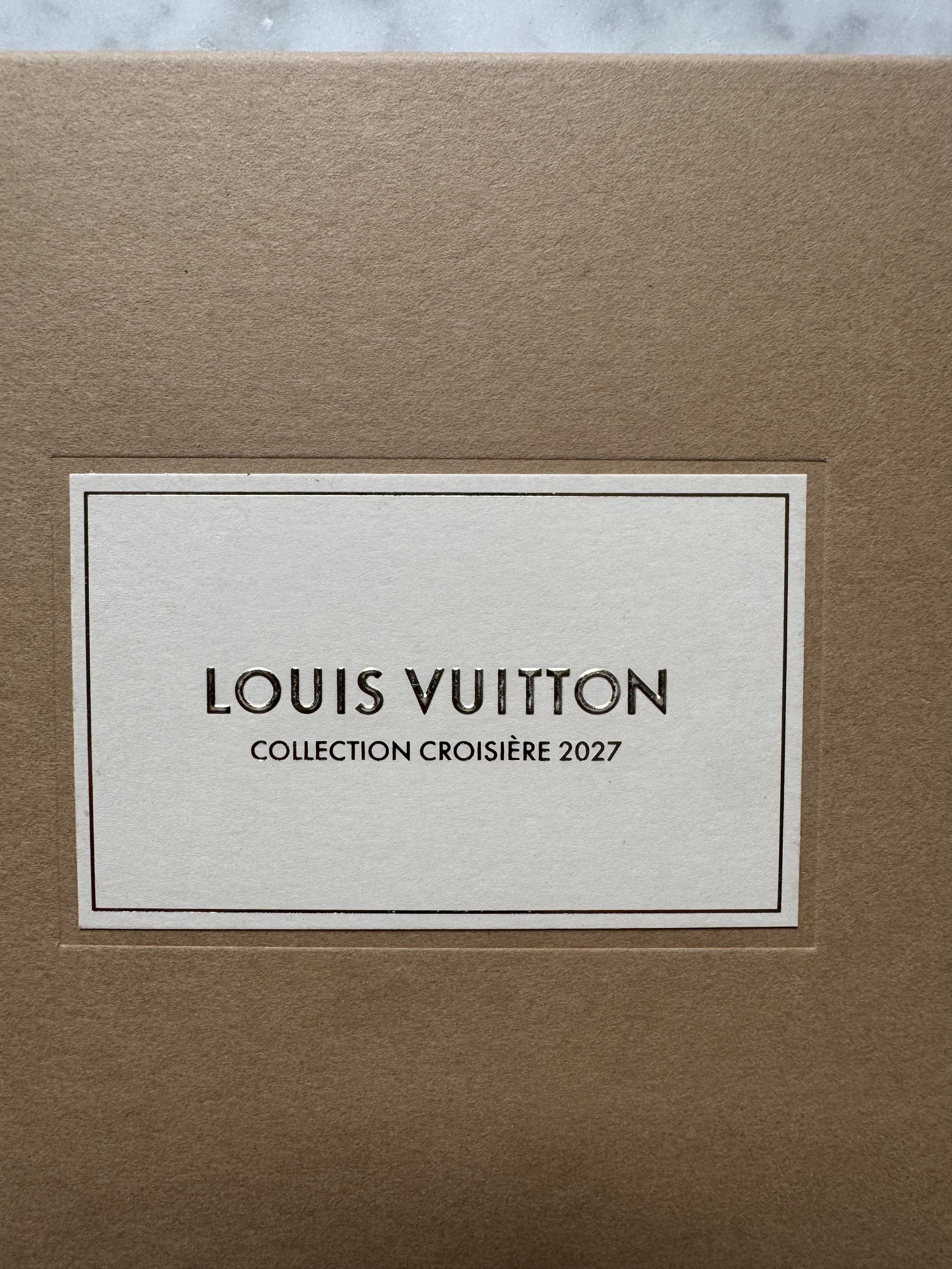 Louis Vuitton Louis Vuitton New York City Guide Book Size ONE SIZE - 2 Thumbnail