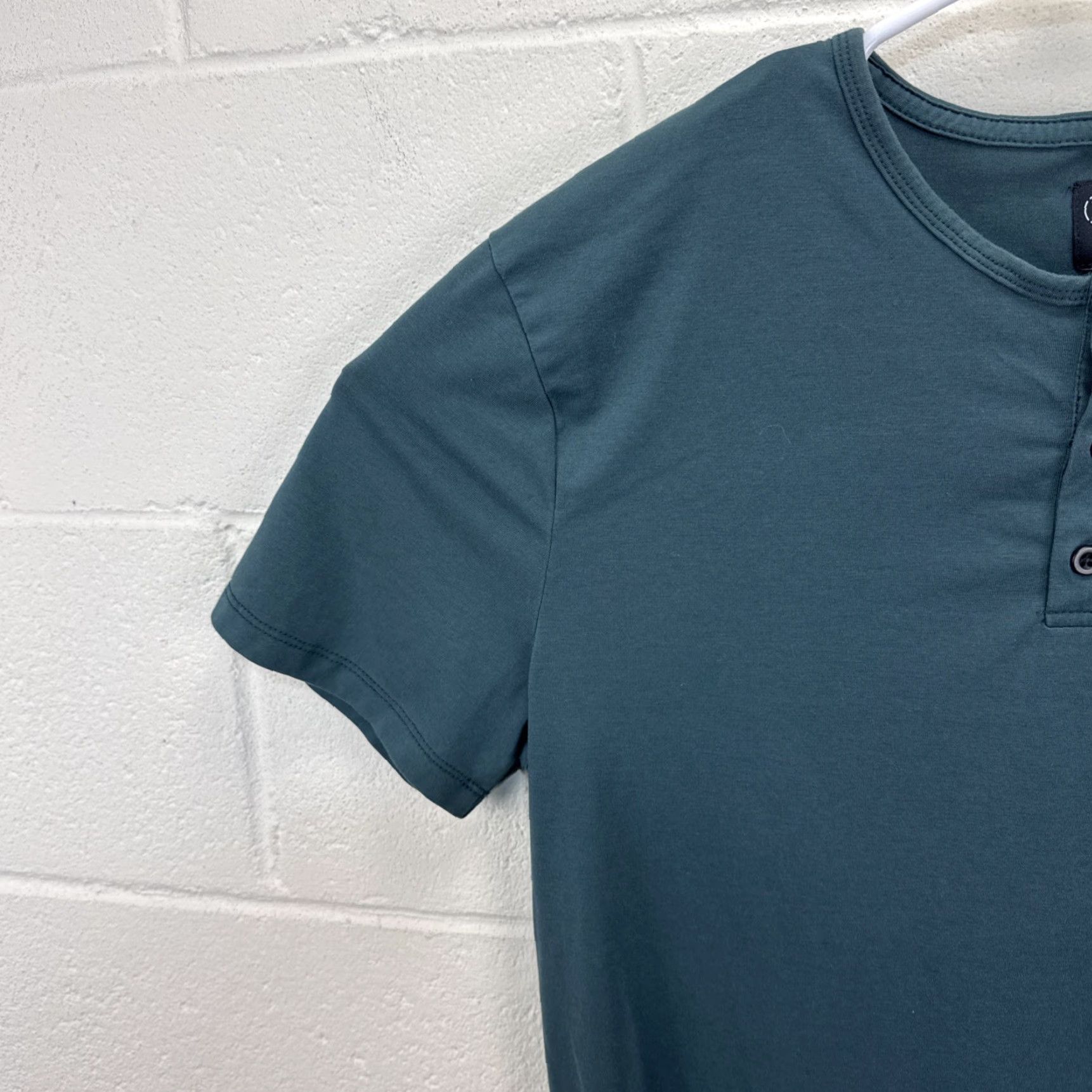 Cuts CUTS T-Shirt Mens XL Green Short Sleeve Henley Athletic Stretch Logo Button Solid Casual All Seasons Knit Cotton Size US XL / EU 56 / 4 - 5 Thumbnail