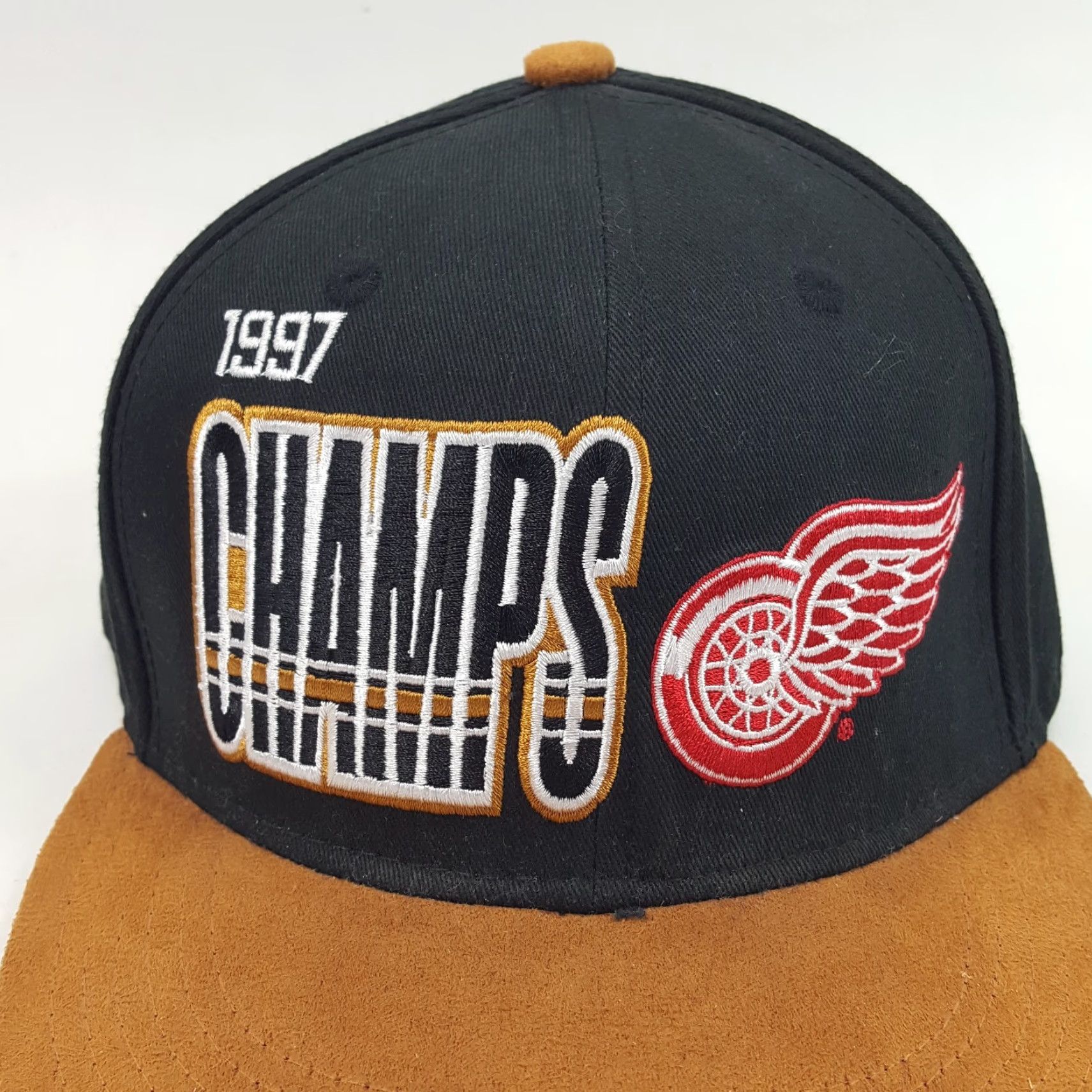 NHL VINTAGE Detroit Red Wings NHL Baseball Cap Hat - Suede Brim Snapback, One Size, Black, 90s Y2K Retro Sports Hat Mens Size ONE SIZE - 2 Thumbnail